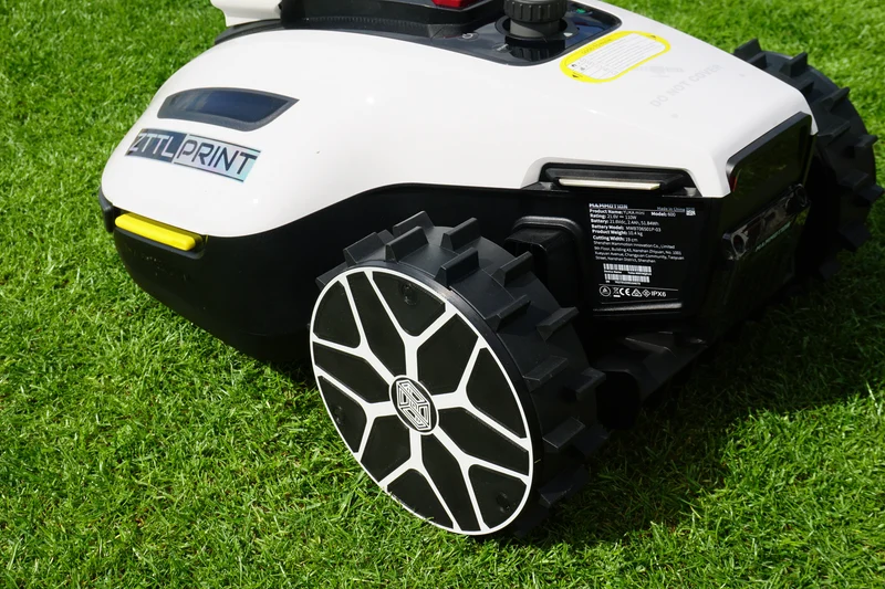 Mammotion Yuka mini Mähroboter Performance Komplettpaket Radabdeckungen