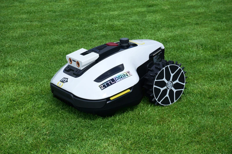 Mammotion Yuka mini Mähroboter Performance Komplettpaket PRO Spikes