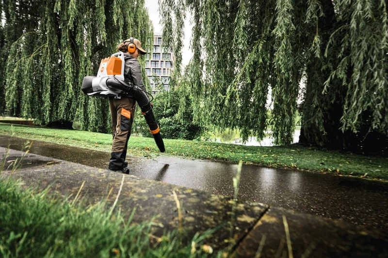 Stihl BRA 200 Akku-Laubbläser ohne Akku und Ladegerät