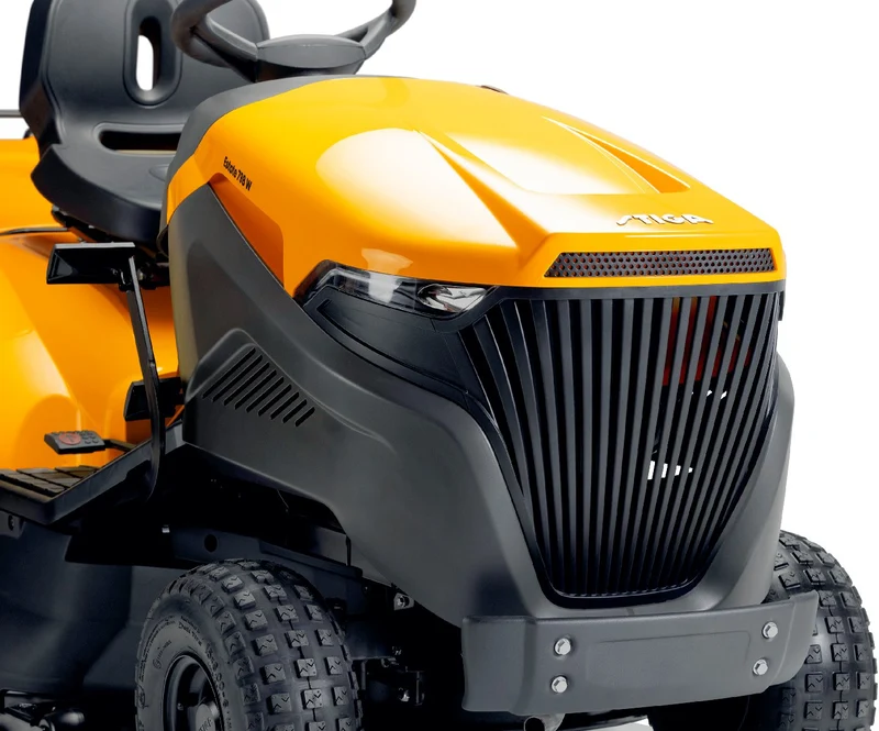 Stiga Rasentraktor Estate 798 W Winterpkaket mit 120 cm Schneeschild, PTO-Kit und Schneeketten
