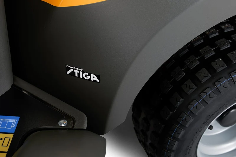 Stiga Frontmäher Park 500 WX mit Mähdeck Combi Pro 110 Q Plus Winterpaket mit 120 cm Schneeschild und Schneeketten