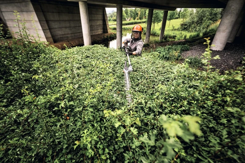Stihl Akku-Heckenschneider HLA 140 B ohne Akku und Ladegerät