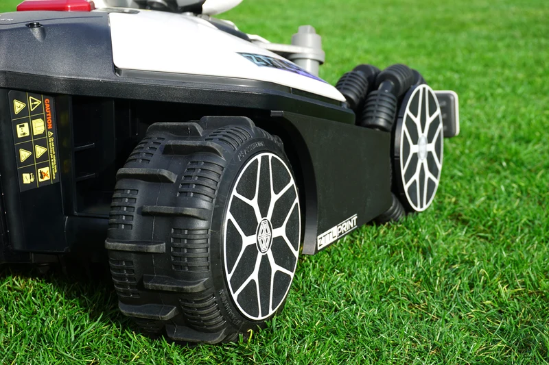 Mammotion Luba mini AWD Mähroboter Performance Stylingset
