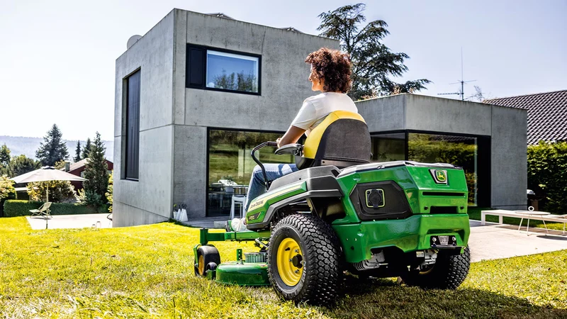 John Deere ZTrak Nullwenderaduismäher Z370R Electric Frühjahrsangebot