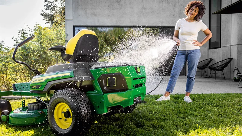 John Deere ZTrak Nullwenderaduismäher Z370R Electric Frühjahrsangebot