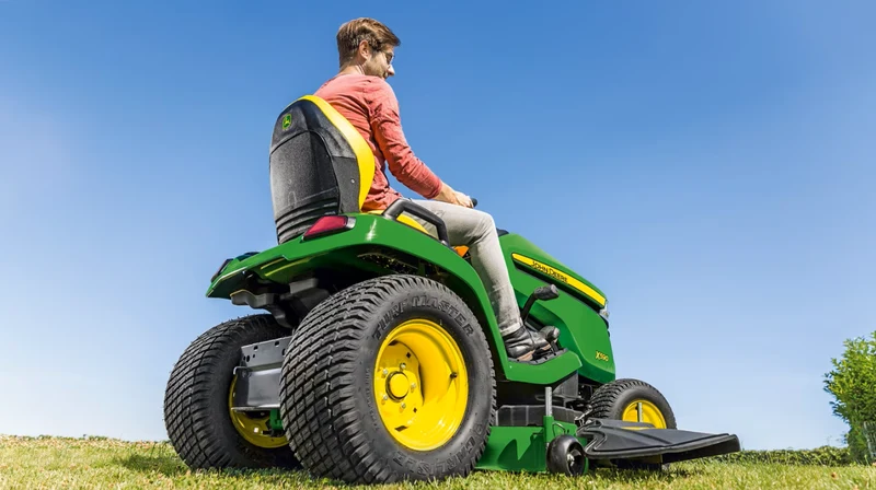 John Deere X590 mit 137cm Mähwerk