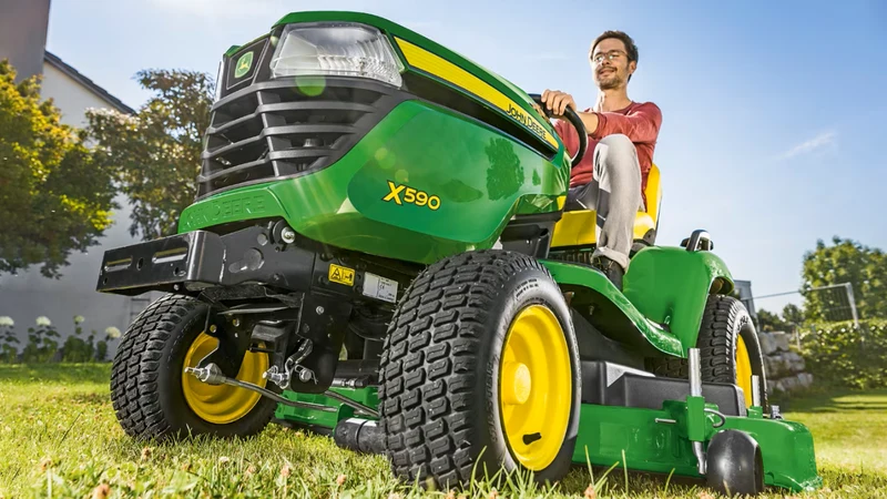 John Deere X590 mit 137cm Mähwerk