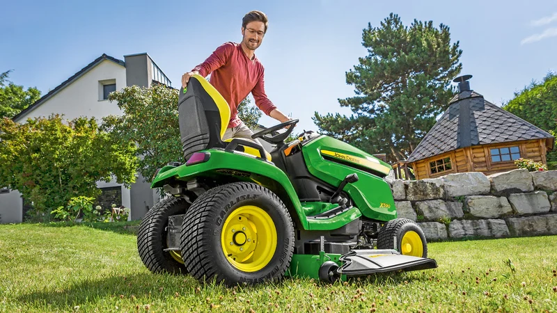 John Deere X590 mit 137cm Mähwerk