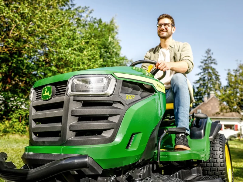 John Deere Rasentraktor X107