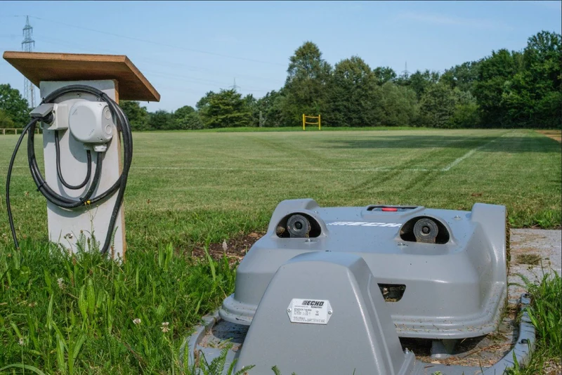 ECHO Mähroboter TM-850 - für Sportplätze und Großflächen
