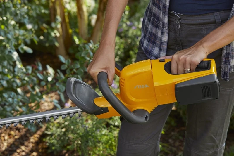 Stiga Akku-Heckenschere HT 100 e Kit 20V - mit Akku und Ladegerät