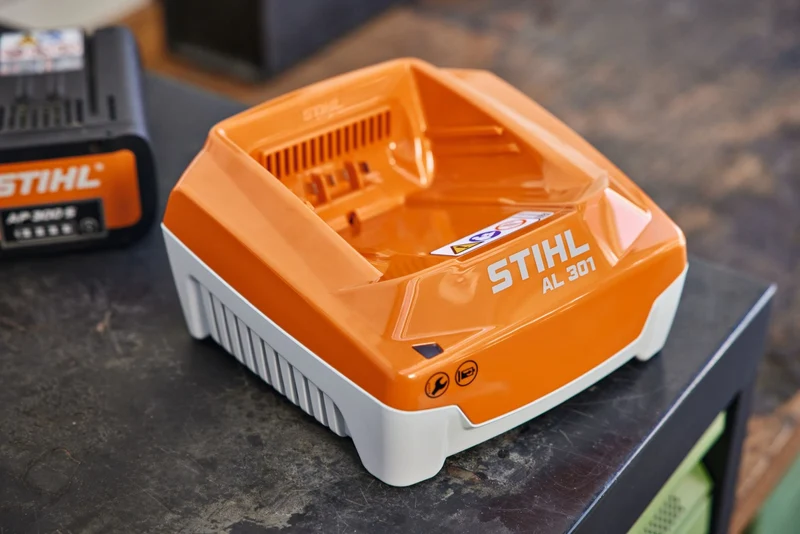 STIHL Schnellladegerät AL 301.1