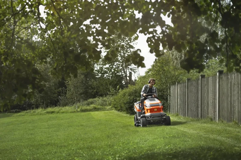 Husqvarna Rasentraktor TC 220T Top-Modell
