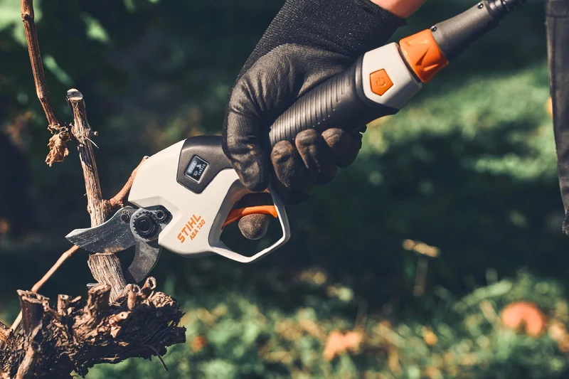 STIHL Akku-Astschere ASA 130 Set mit Akku AP 30