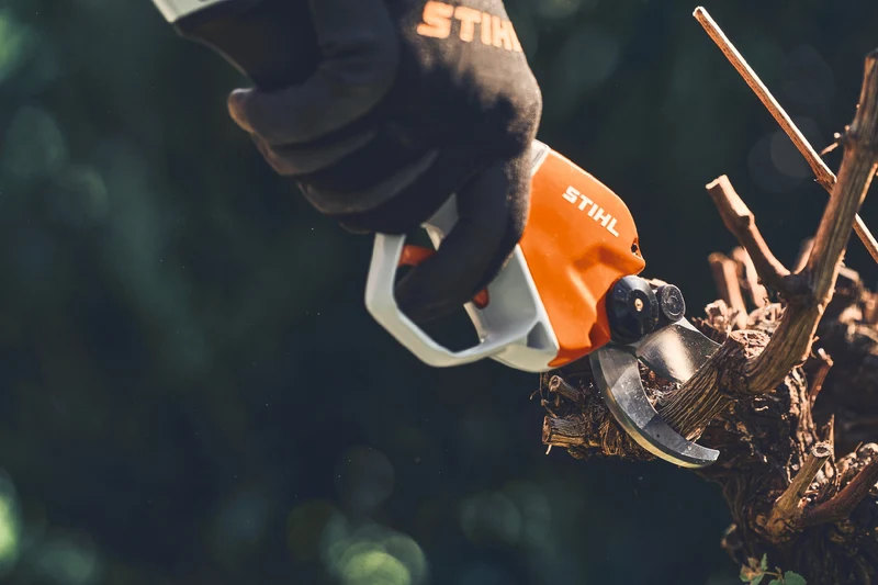 STIHL Akku-Astschere ASA 130 Set mit Akku AP 30