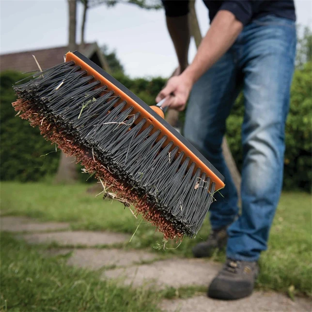 Fiskars QuickFit Kehrbesen/ Straßenbesen/ Allzweckbesen