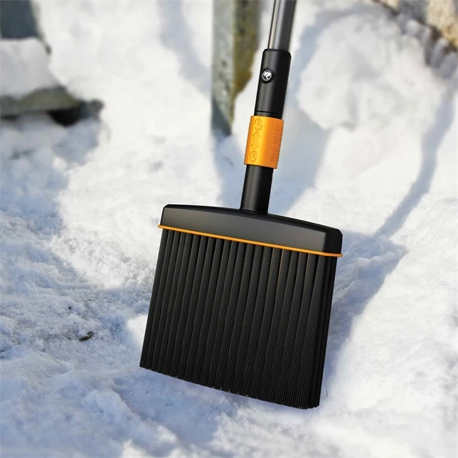 Fiskars QuickFit Kehrbesen/ Straßenbesen/ Allzweckbesen