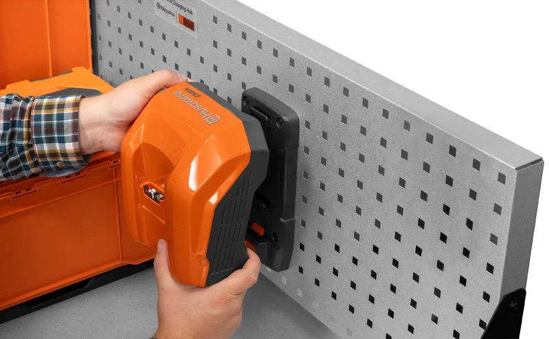 Husqvarna Wandmontage für 40-C Ladegeräte 546 48 76-01