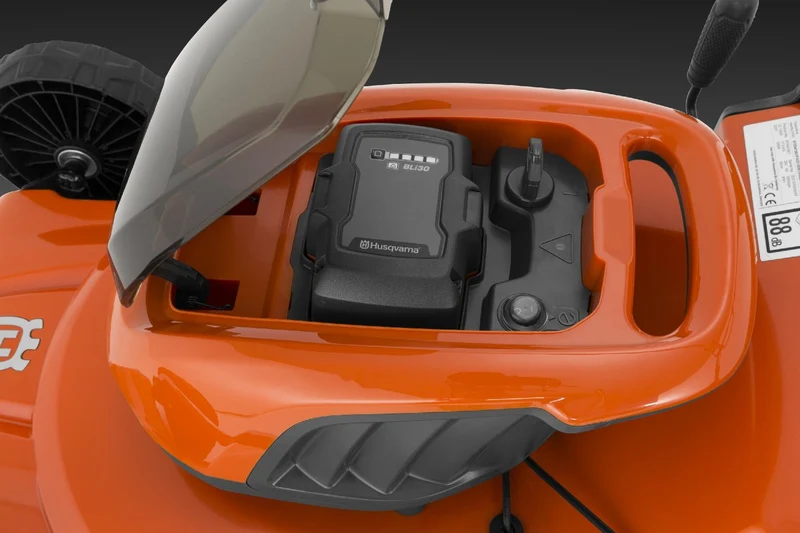 Husqvarna Akku-Rasenmäher mit Radantrieb LC 142iS - Set mit 2x Akku B140 und Ladegerät C80