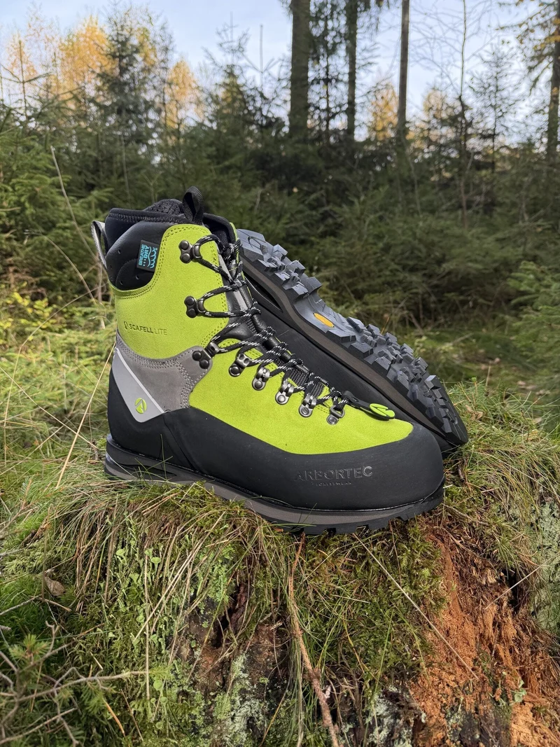 Scafell Lite Schnittschutzstiefel in limettengrün