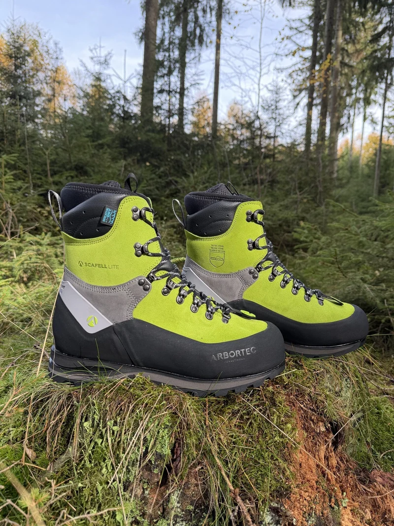 Scafell Lite Schnittschutzstiefel in limettengrün