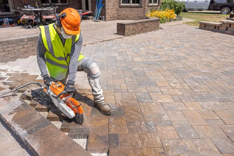 STIHL Akku-Trennschleifer TSA 300, ohne Akku und Ladegerät mit 300 mm Kunstharz-Trennscheibe für Baustahl