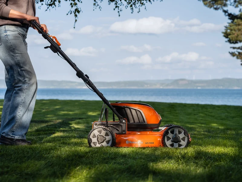 Husqvarna Akku-Mulchmäher LB 246iS ohne Akku und Ladegerät