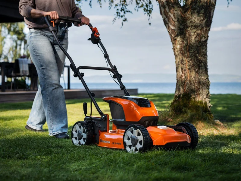 Husqvarna Akku-Mulchmäher LB 246iS ohne Akku und Ladegerät