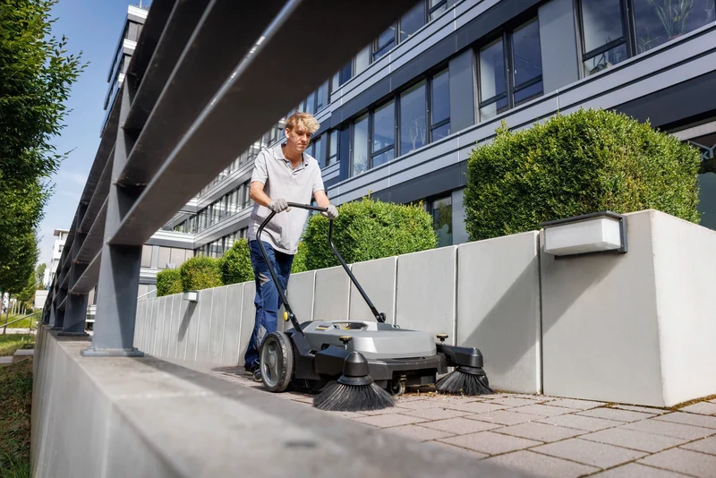 Kärcher KM 70/20 C 2SB Handgeführte Kehr-/ Kehrsaugmaschinen