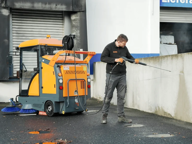 Graefer Kehrmaschine mit Kabine KM180-PRO