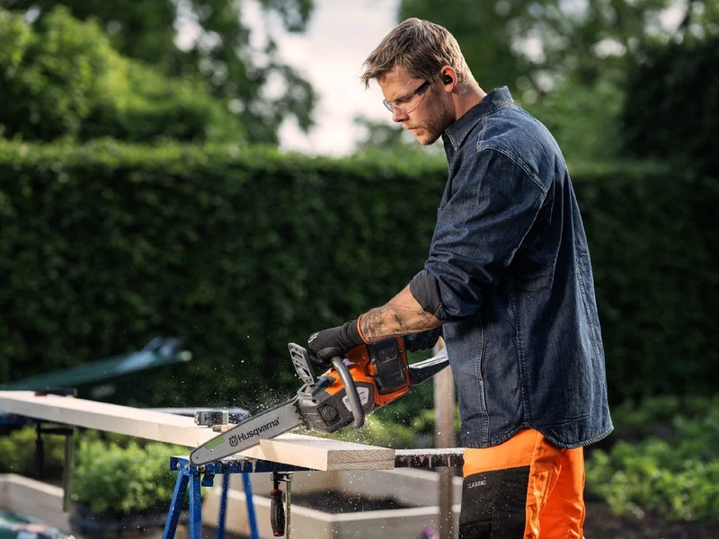 Husqvarna Akku-Motorsäge 215i ohne Akku und Ladegerät
