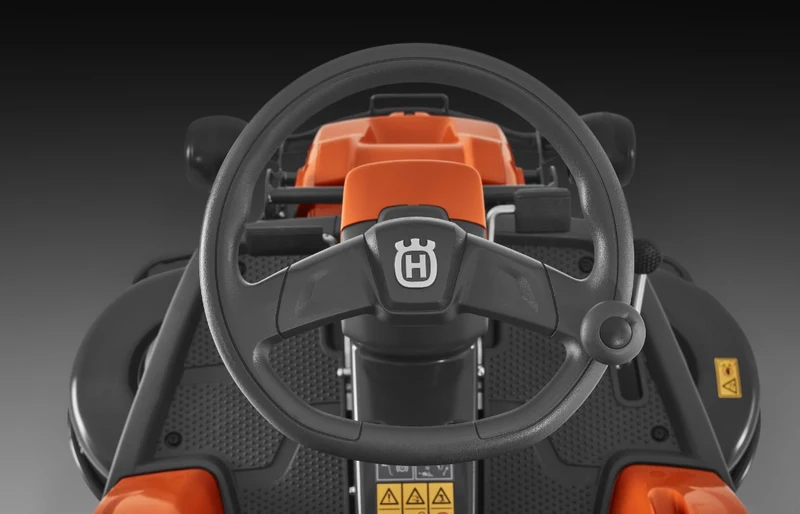 Husqvarna Profi-Frontmäher R 216T AWD Combi 103 Winterpaket mit Schneeschild und Gummileiste