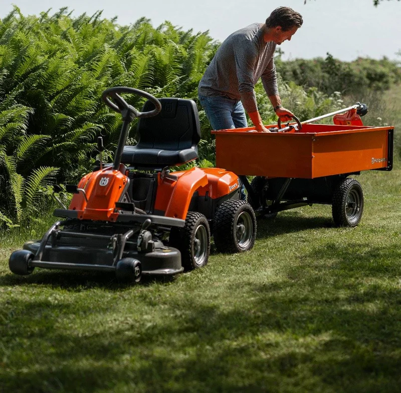 Husqvarna Akku-Frontmäher R 112iC mit Mähdeck Combi 85, Akku und Ladegerät