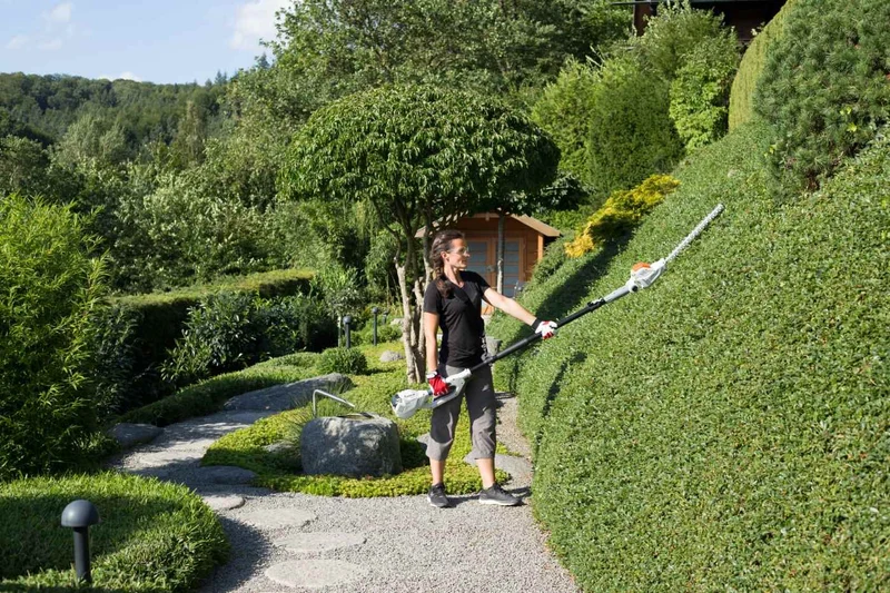 IKRA Akku Teleskop-Heckenschere IATHS 40-43