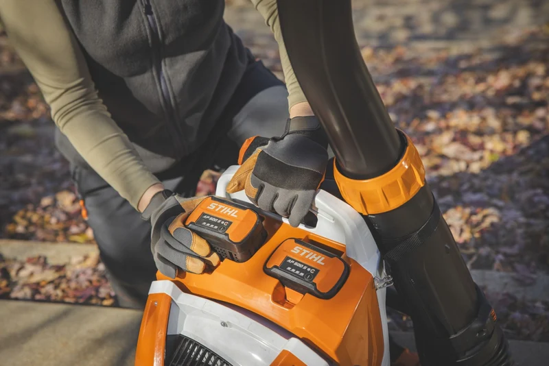 STIHL Rückentragbarer Akku-Laubbläser BRA 600, ohne Akku und Ladegerät