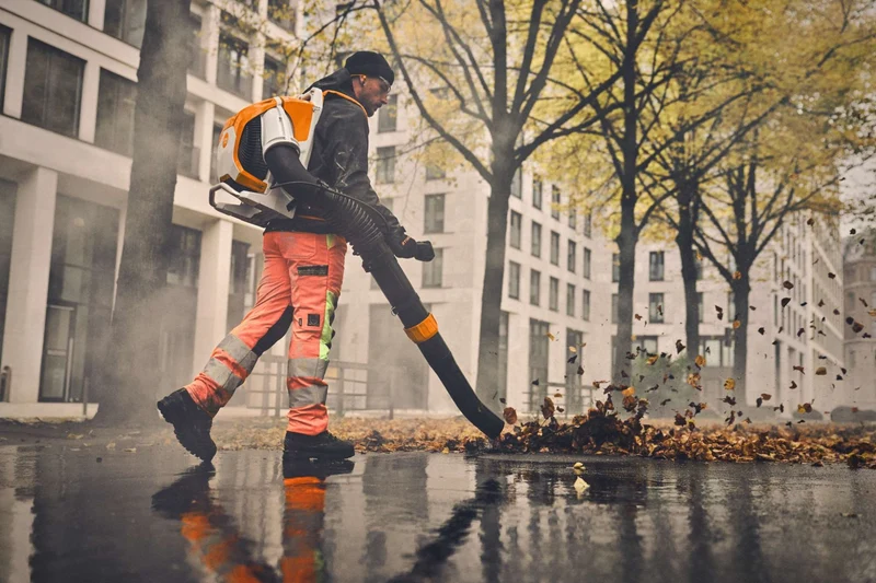 STIHL Rückentragbarer Akku-Laubbläser BRA 600, ohne Akku und Ladegerät