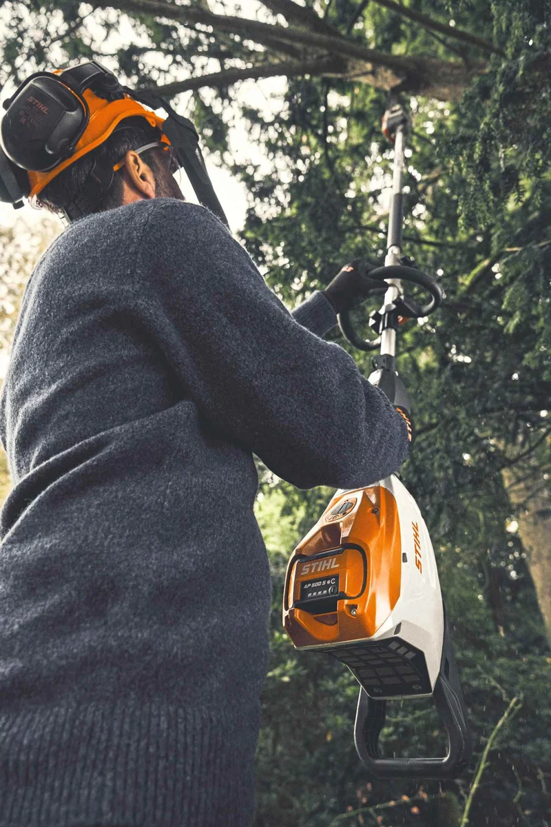 STIHL Akku-Kombimotor KMA 200 R, ohne Akku und Ladegerät