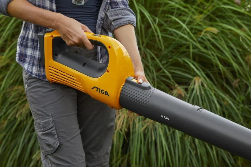 Stiga Akku Laubbläser BL 100 e Kit 20 V - mit Akku und Ladegerät