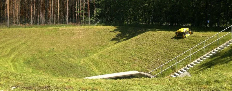 Spider ILD 02 Großflächenmäher und Böschungsmäher mit Seilwinde und Schleuderwendung