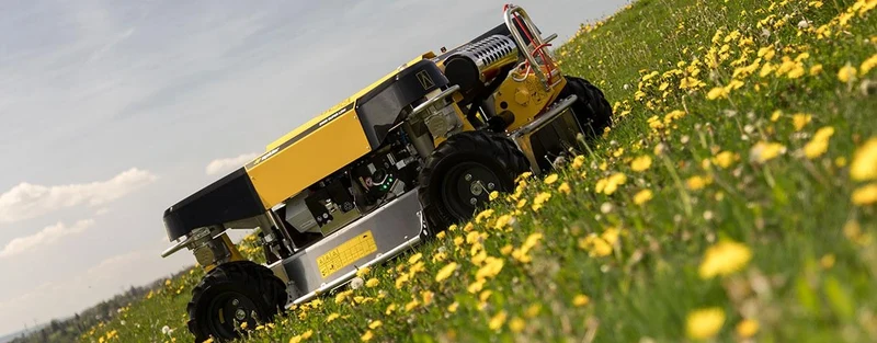 Spider 2SGS SUPERLOW EFI Großflächenmäher und Böschungsmäher ohne Seilwinde, Höhe nur 71 cm, perfekt für Solarpark Pflege