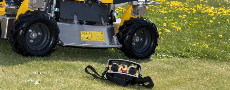 Spider 2SGS SUPERLOW EFI Großflächenmäher und Böschungsmäher ohne Seilwinde, Höhe nur 71 cm, perfekt für Solarpark Pflege