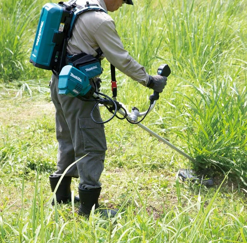 Makita Akku-Freischneider UR101CZ - ohne Akku und Ladegerät