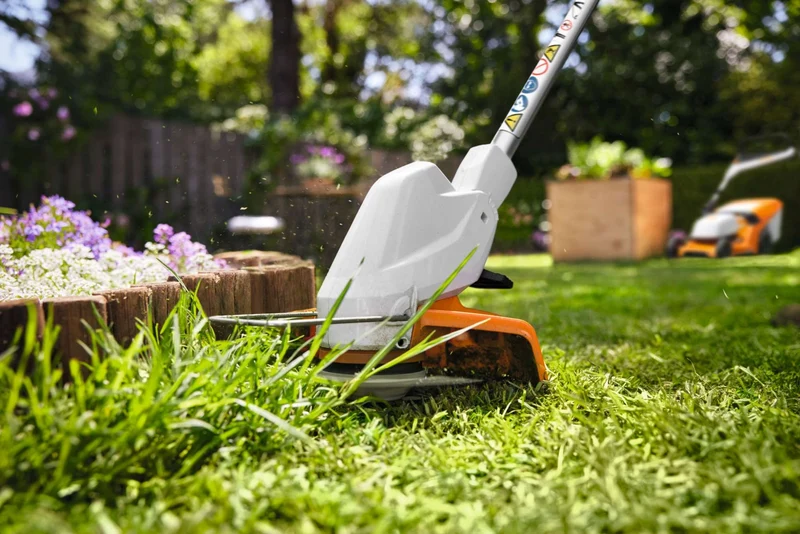 STIHL Akku-Trimmer FSA 30, mit Akku AS 2 und Ladegerät AL 1