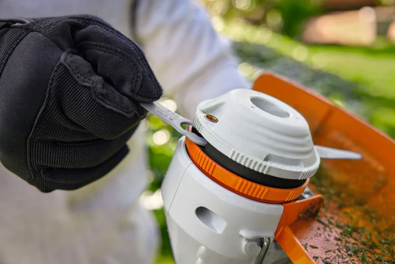 STIHL Akku-Trimmer FSA 30, mit Akku AS 2 und Ladegerät AL 1