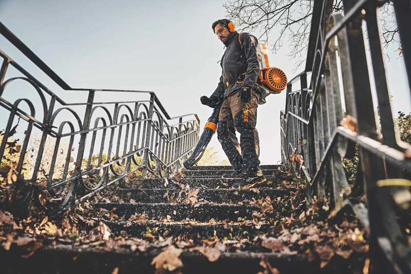 STIHL Akku-Laubbläser BGA 300 ohne Akku und Ladegerät