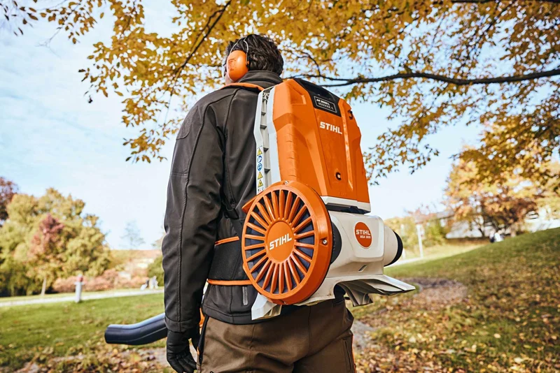 STIHL Akku-Laubbläser BGA 300 ohne Akku und Ladegerät