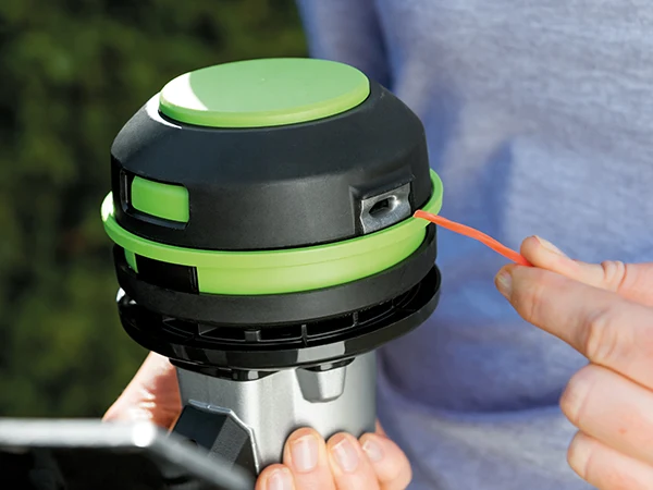 Akku Rasentrimmer ST1400E -ST mit PowerLoad - der wickelt den Faden selbst auf