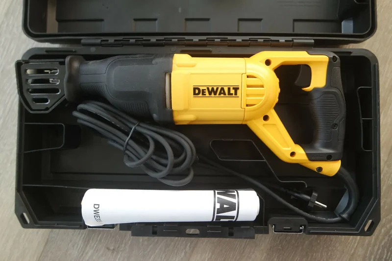 DeWALT DWE305PK Säbelsäge