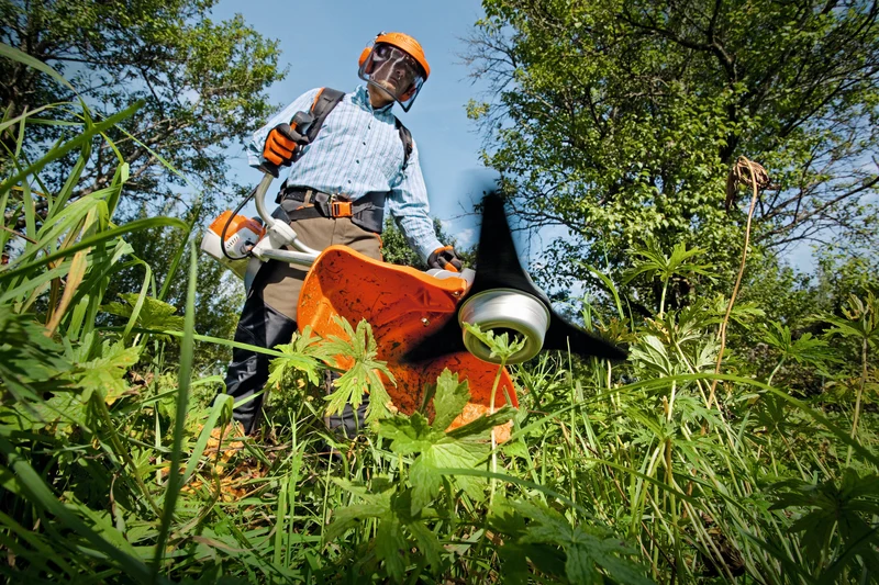 STIHL Benzin-Motorsense FS240