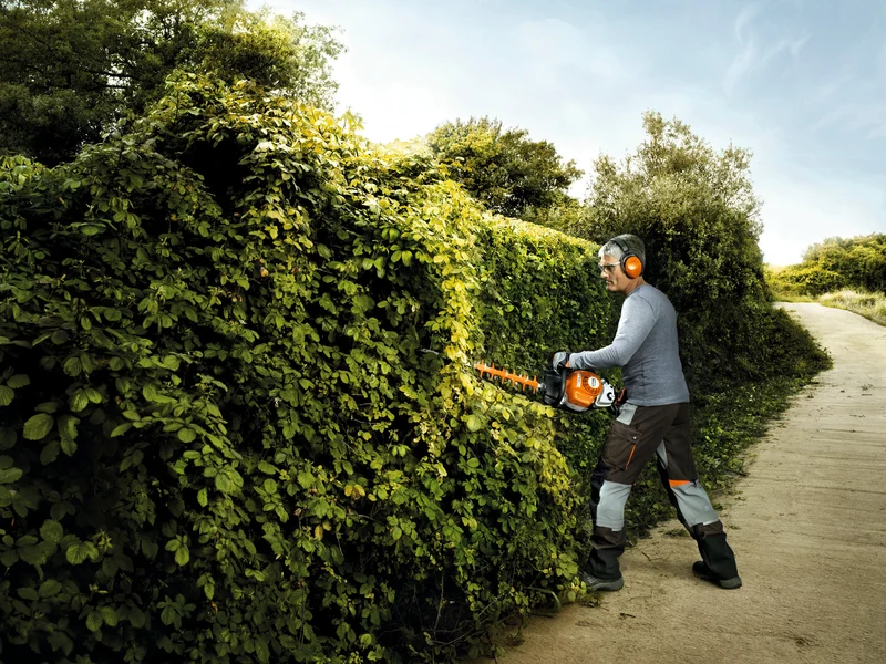 STIHL Benzin-Heckenschere HS82